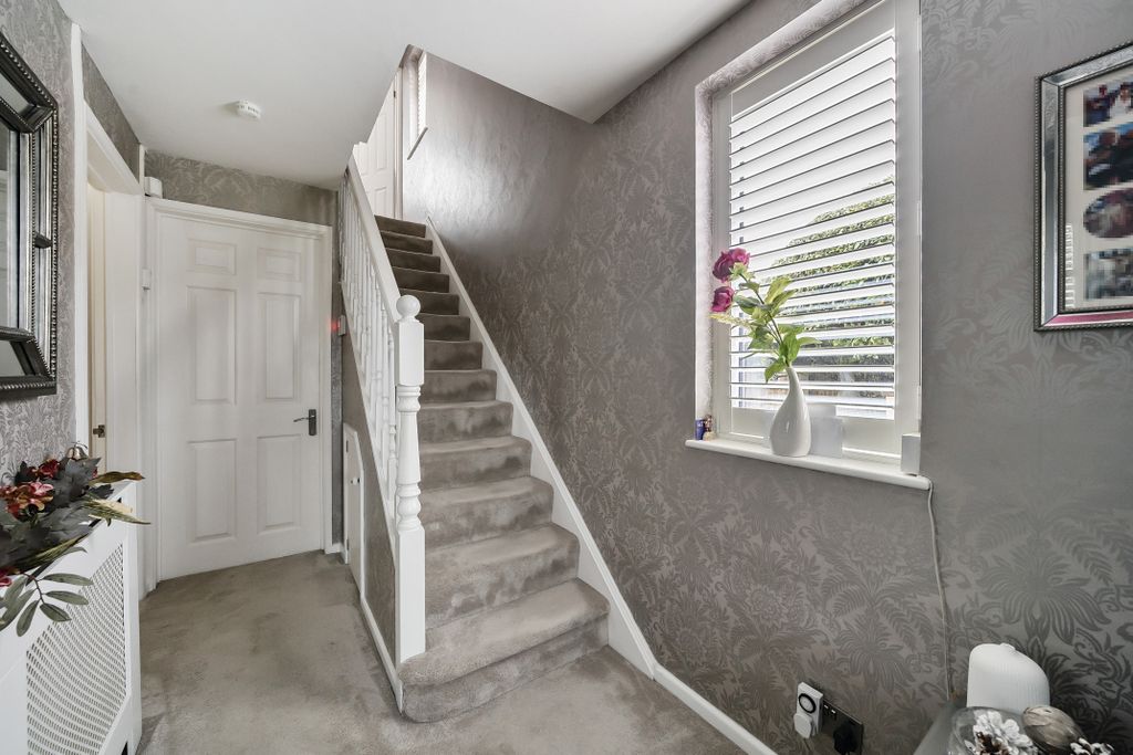 Property photo 2 of 13 Entrance Hall