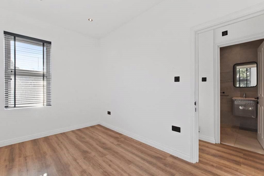Property photo 2 of 12 Picture No. 16