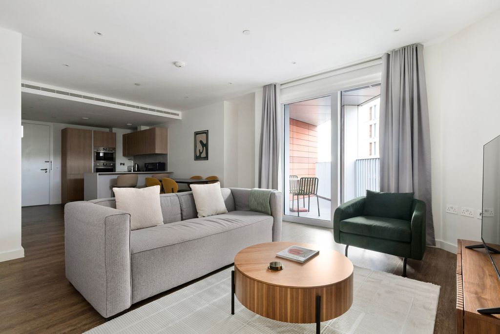 Property photo 1 of 26 Living Room