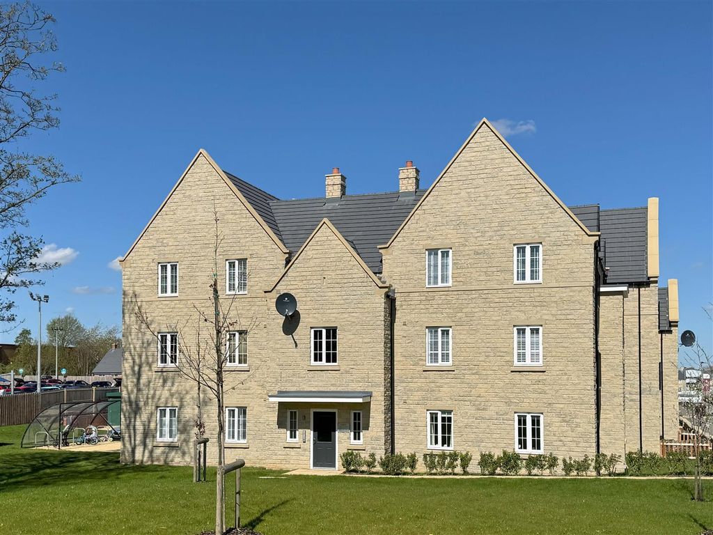 Property photo 1 of 10 Sovereign Way, Stamford