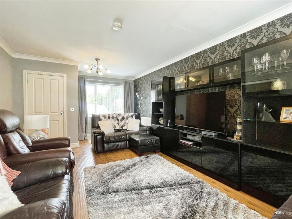 Property photo 3 of 34 Sitting Room