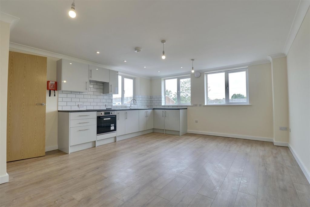 Property photo 2 of 12 Aa847F92-Aa9A-465C-9B96-Aee7Cb4B265C_1_201_A.Jpeg