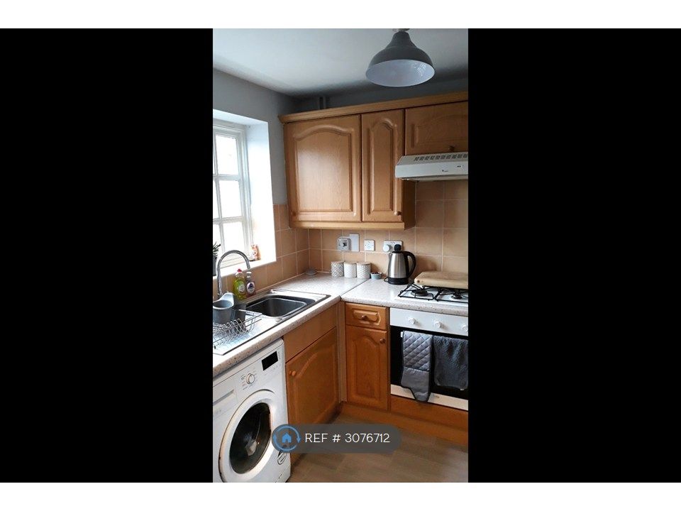 Property photo 2 of 10 Kitchen