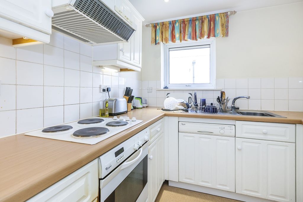 Property photo 3 of 7 Kitchen