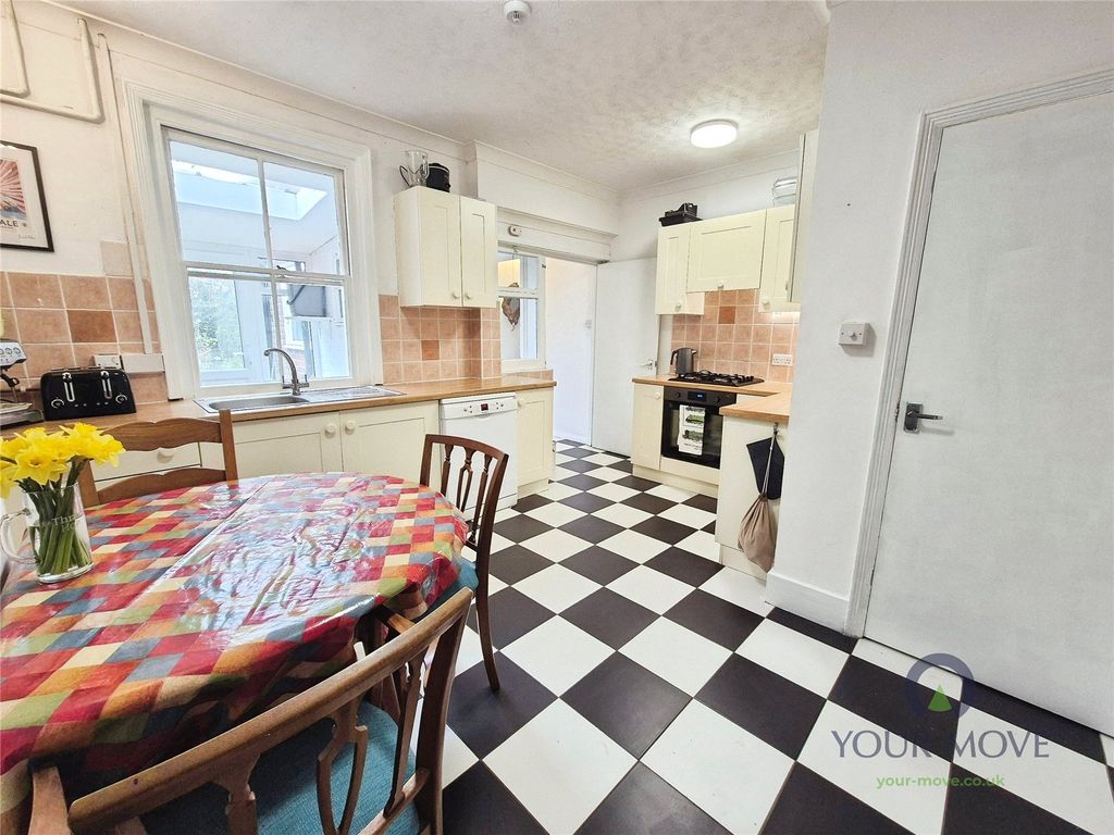 Property photo 3 of 20 Kitchen