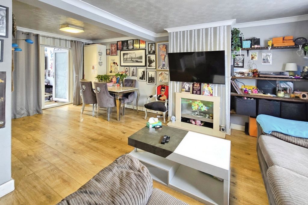 Property photo 2 of 15 Pbox-Img.Jpg