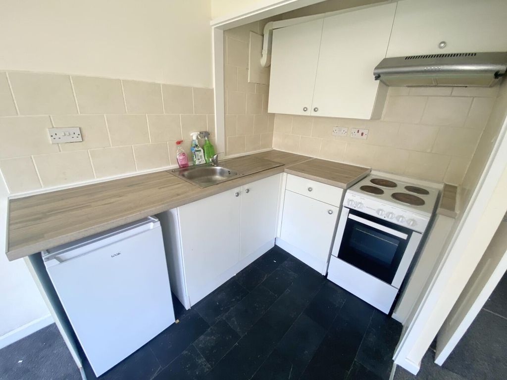 Property photo 3 of 4 Kitchen