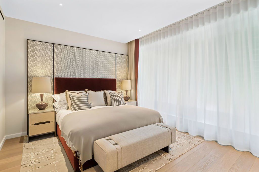 Property photo 2 of 10 Bedroom