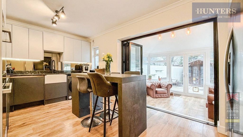 Property photo 2 of 23 Pbox-Img.Jpg