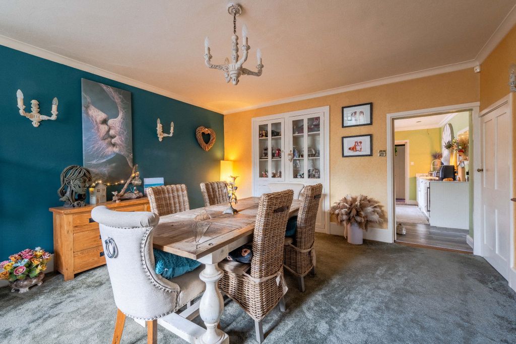 Property photo 3 of 28