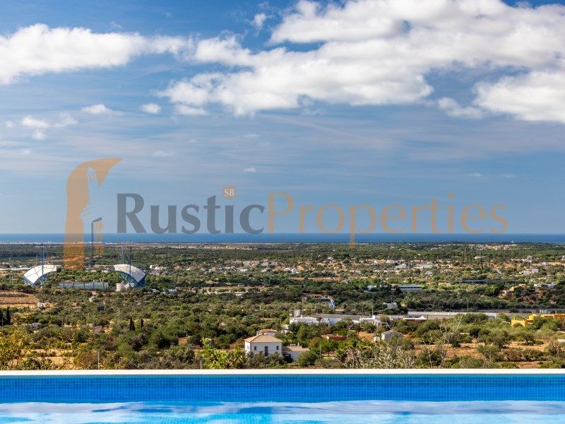 Property photo 2 of 32