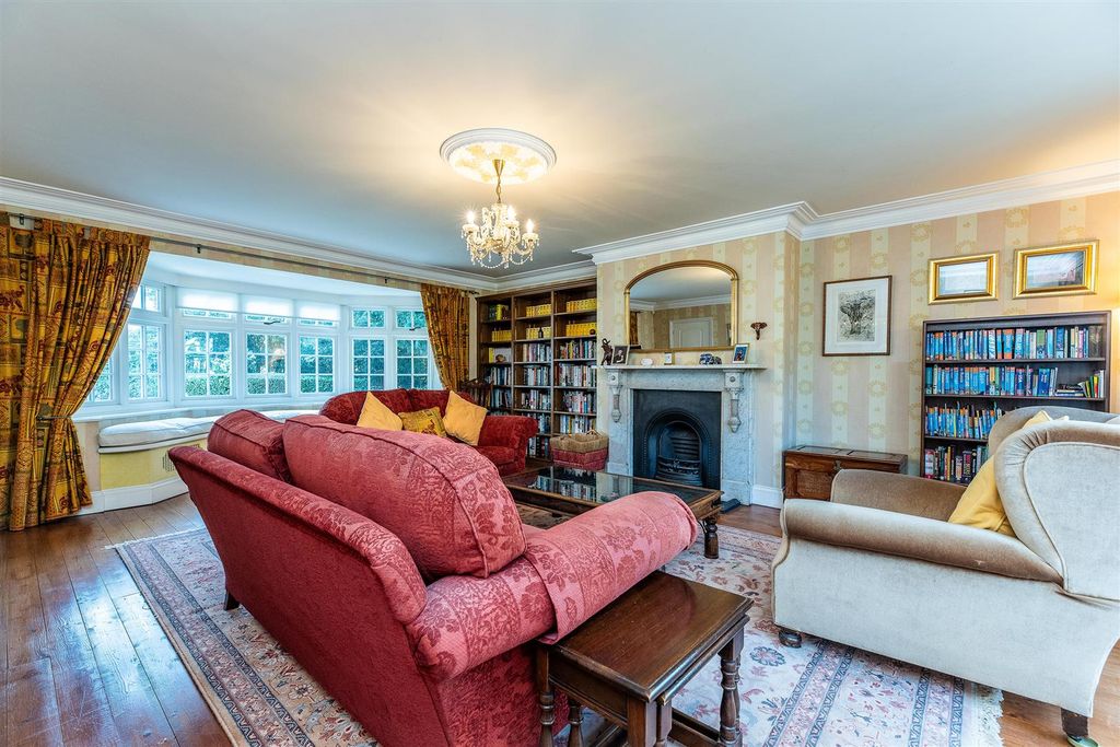 Property photo 2 of 33