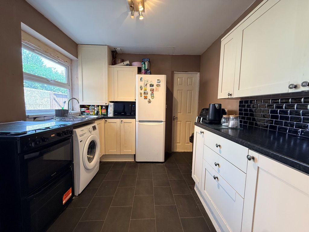 Property photo 3 of 21 Kitchen