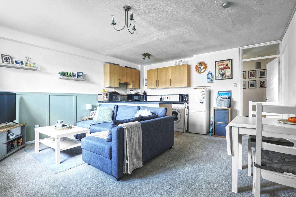 Property photo 3 of 8