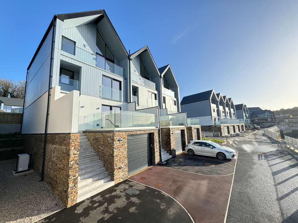 Property photo 1 of 22 Front Elevation