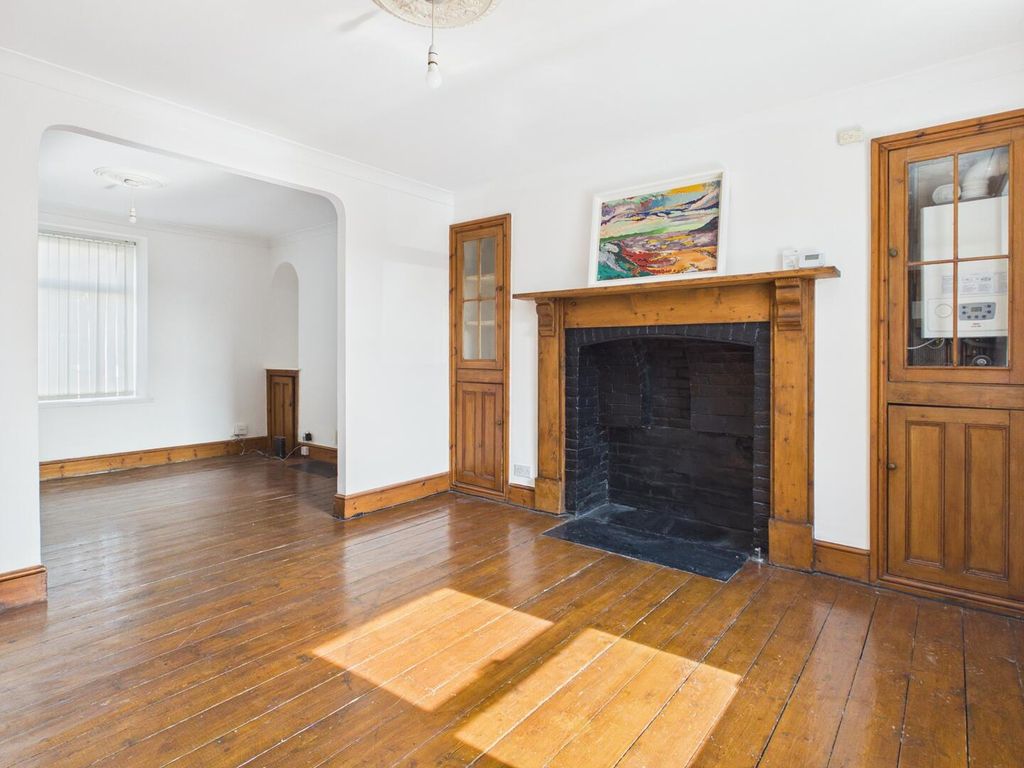 Property photo 2 of 17 Living Room