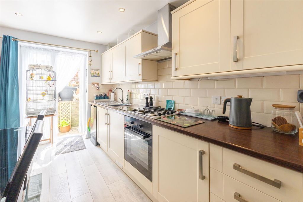 Property photo 3 of 24 Kitchen Diner