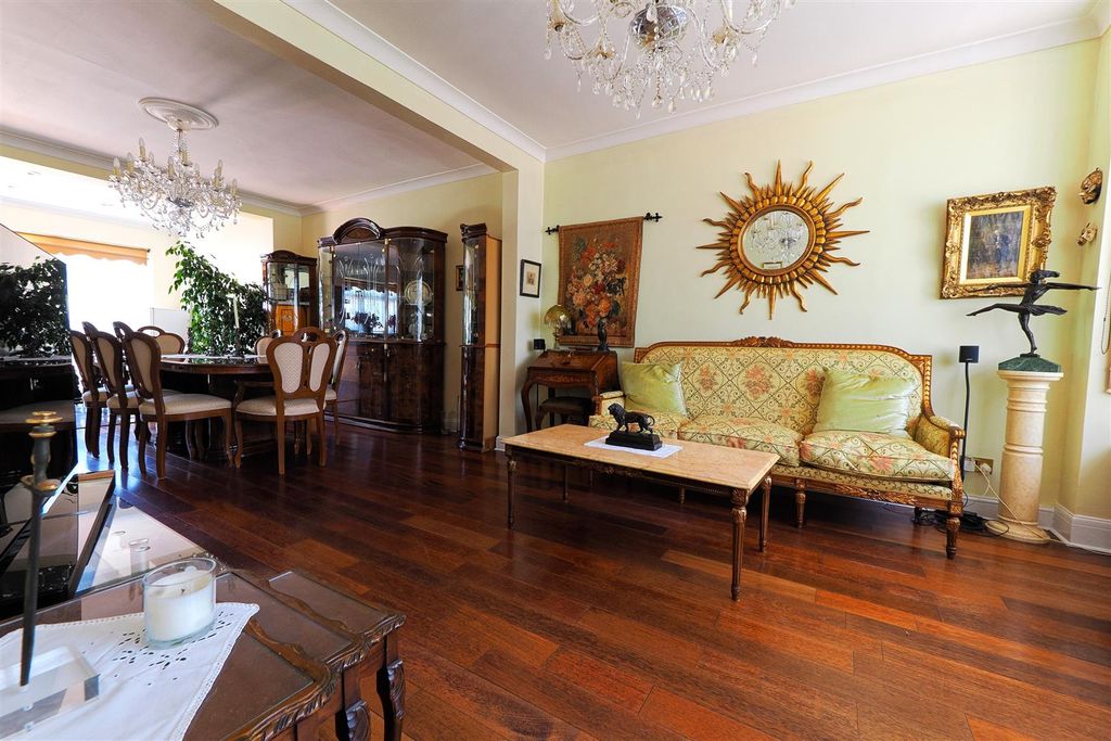 Property photo 2 of 45 Thru Lounge