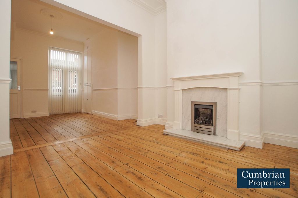 Property photo 2 of 18 22' Open Plan Dining Lounge