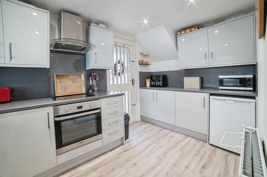 Property photo 3 of 12 Kitchen