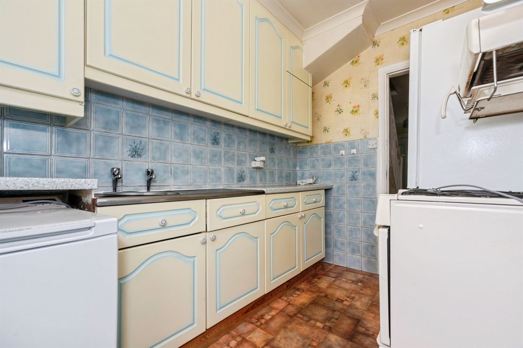 Property photo 3 of 16