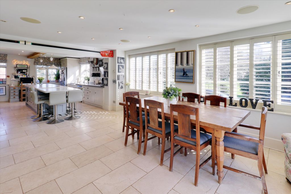 Property photo 3 of 25 Image