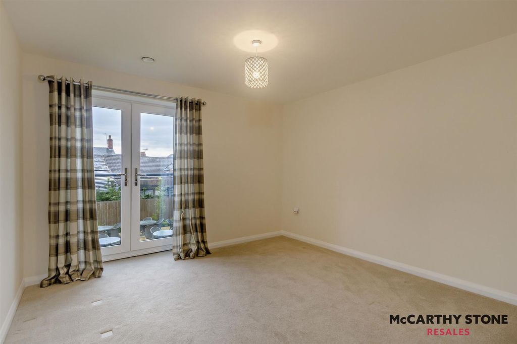 Property photo 3 of 40 Lounge