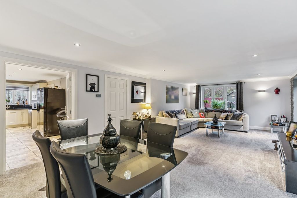 Property photo 3 of 23