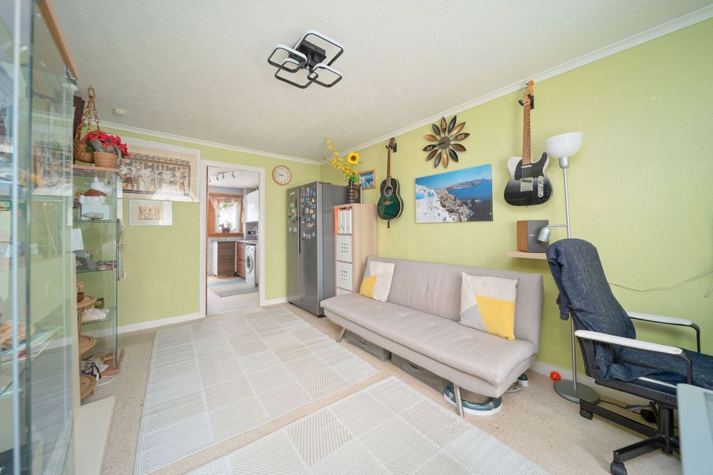 Property photo 2 of 28
