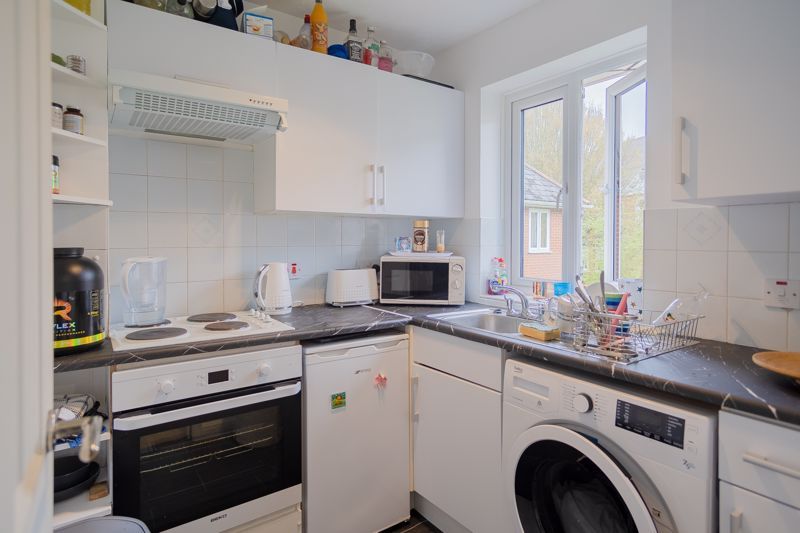 Property photo 3 of 11 Kitchen