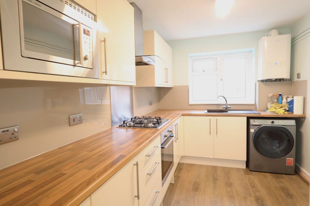 Property photo 2 of 8