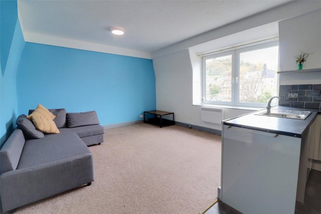 Property photo 2 of 8