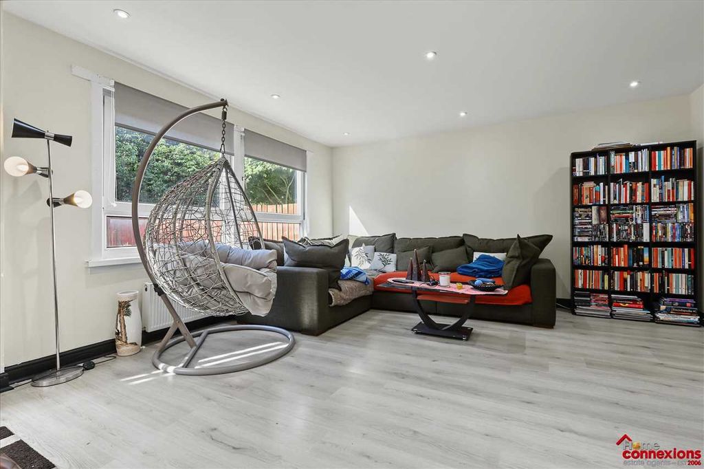 Property photo 2 of 24 Open Plan Lounge Dining (1)