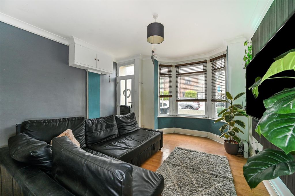 Property photo 3 of 30 Sitting Room