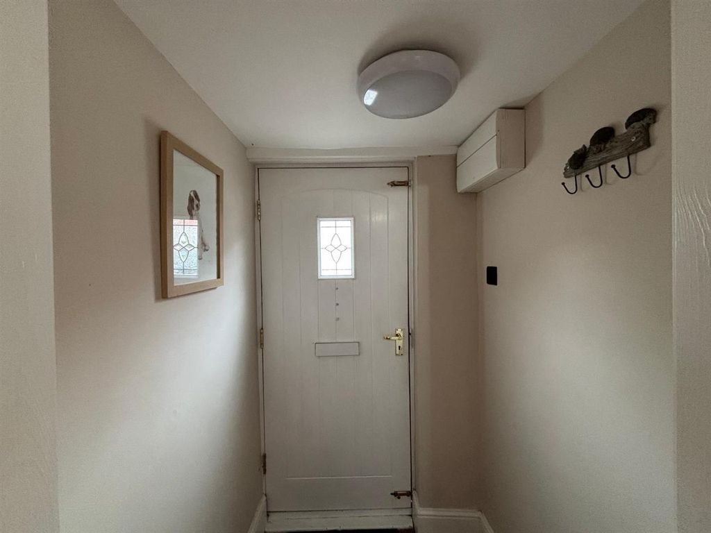 Property photo 2 of 24 Entrance Hall
