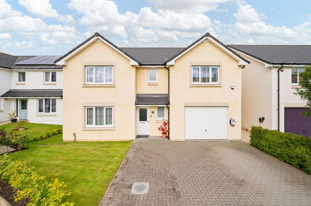 Property photo 2 of 52