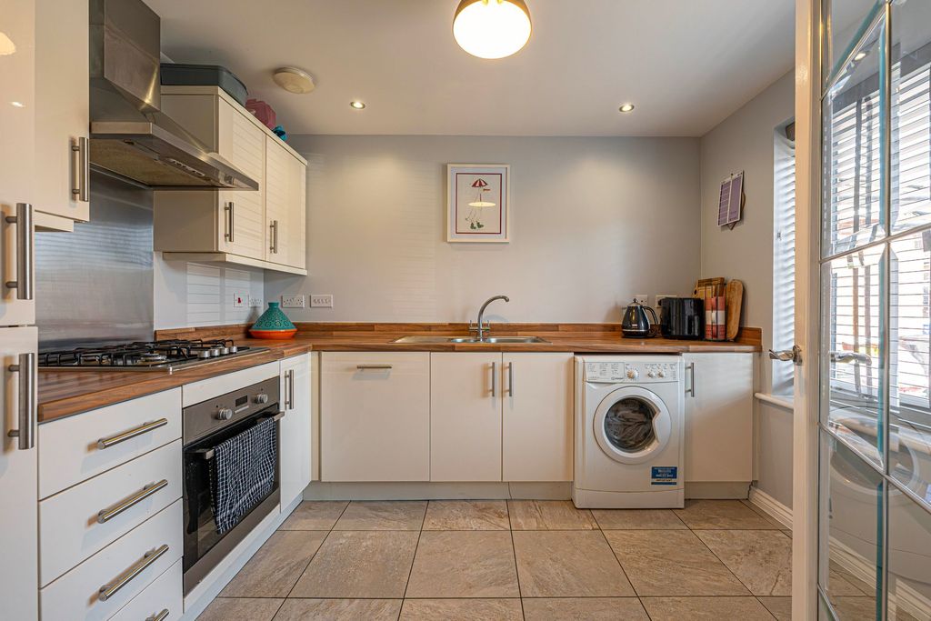 Property photo 2 of 37