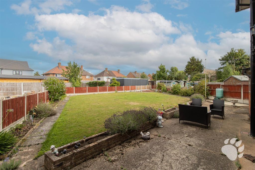 Property photo 2 of 18 Garden