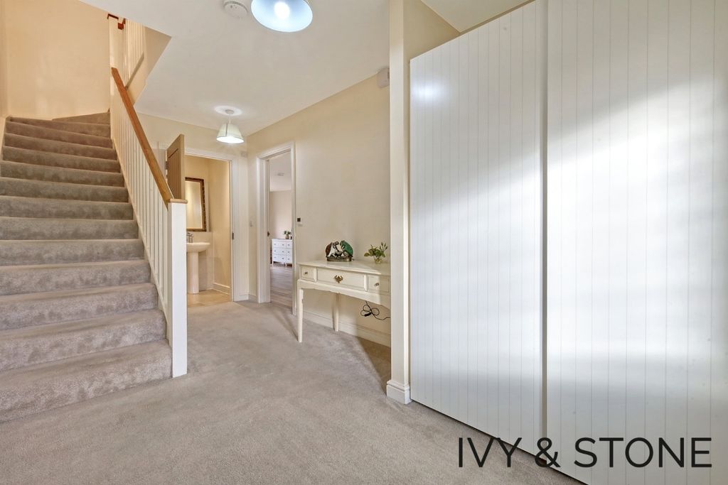 Property photo 2 of 24 4802231