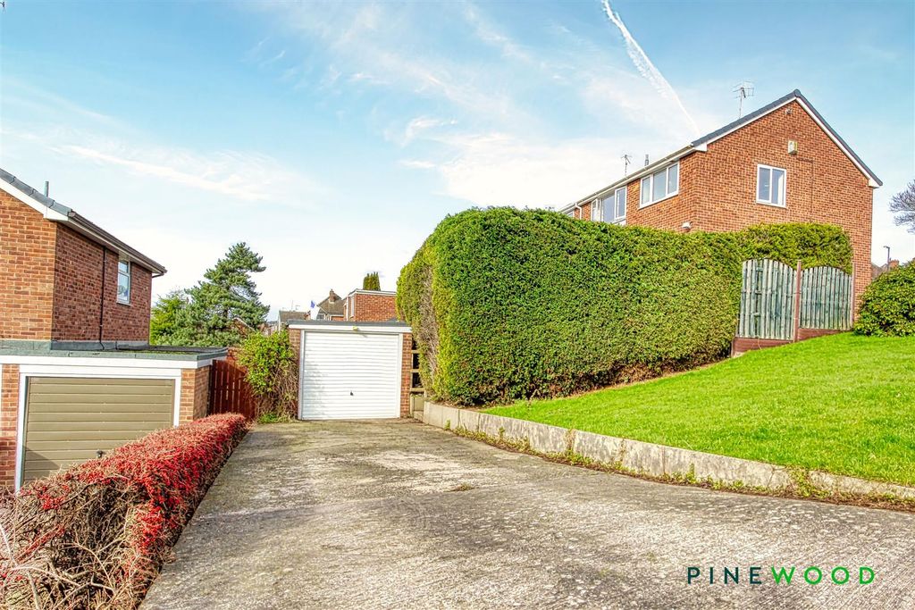 Property photo 2 of 28 Single Garage