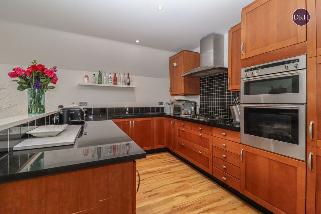 Property photo 3 of 11 Picture No. 14