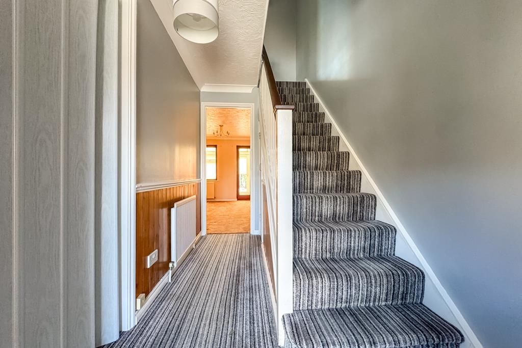 Property photo 2 of 17 Entrance Hall