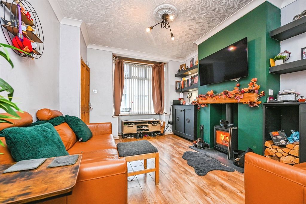 Property photo 2 of 16 Picture No. 11