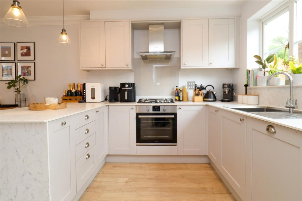 Property photo 3 of 22 Kitchen