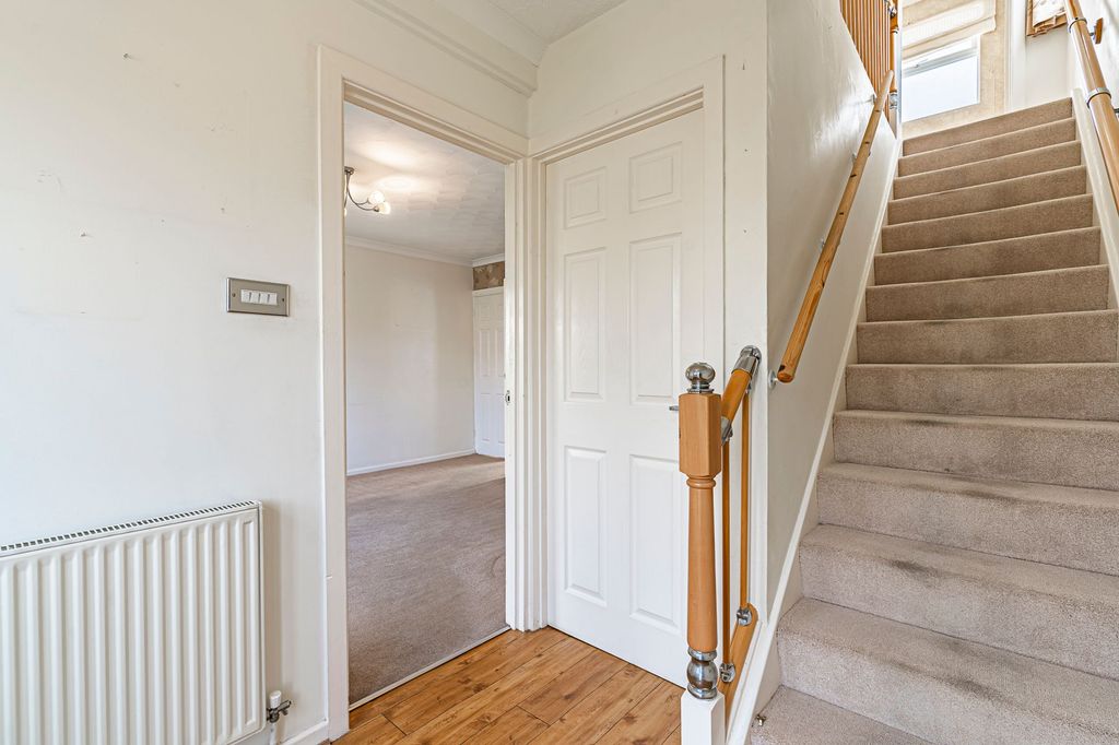 Property photo 3 of 28