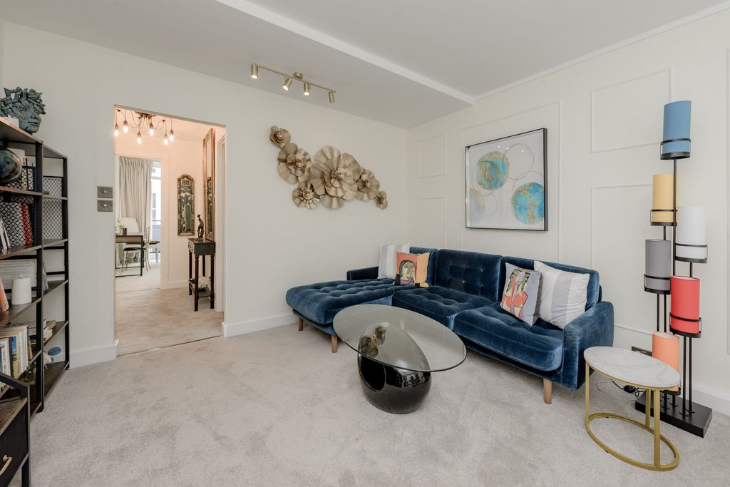 Property photo 1 of 10 7 Arundel Ct-5403-Min-Min.Jpg