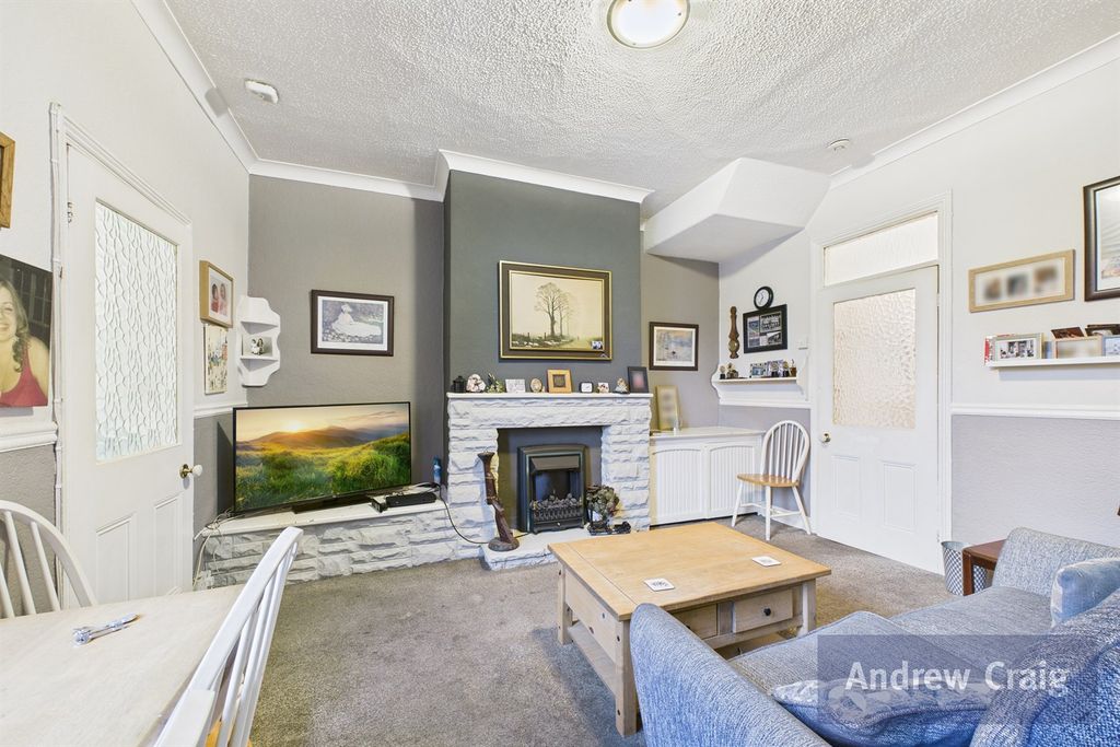 Property photo 2 of 8 Lounge