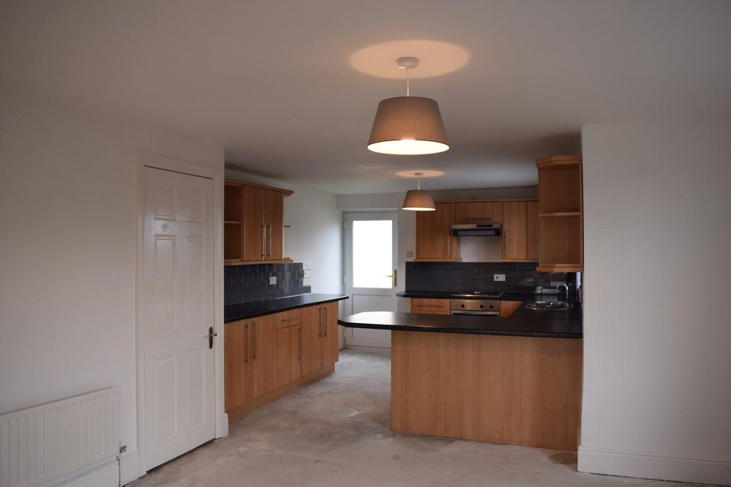 Property photo 2 of 10 Kitchen