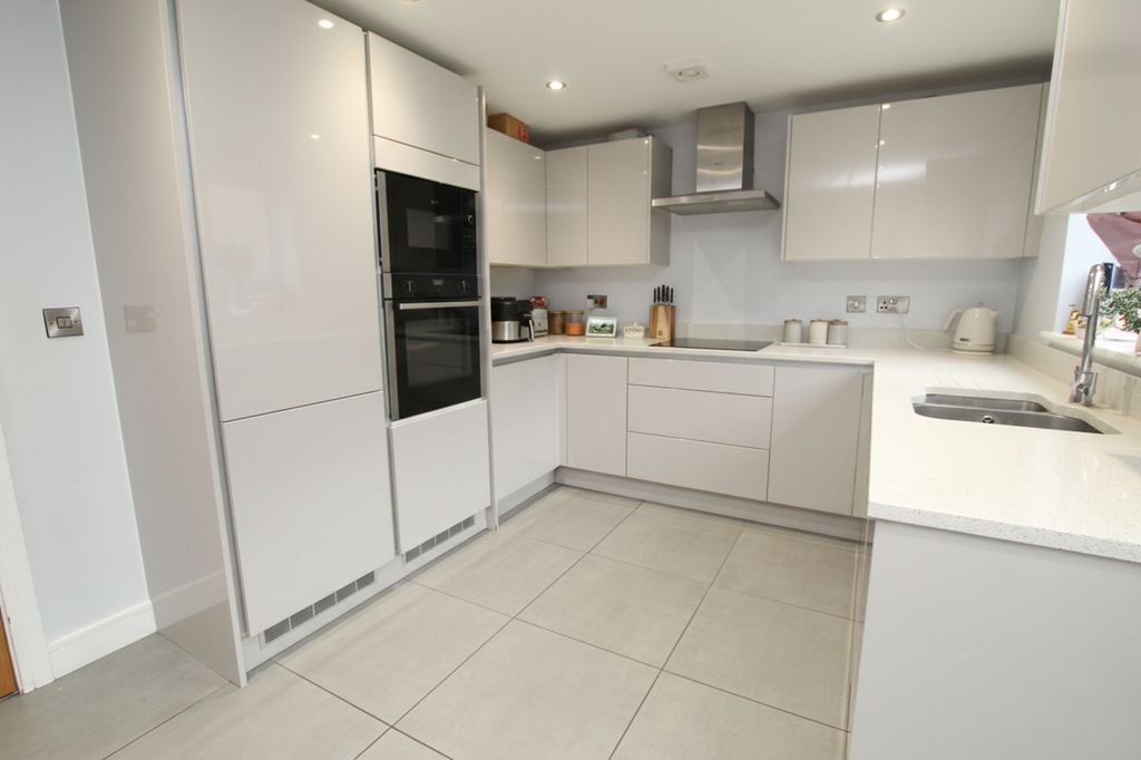 Property photo 1 of 38