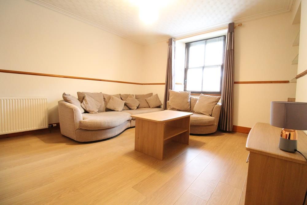 Property photo 1 of 7 Lounge